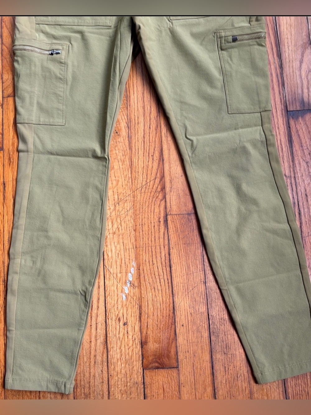 Athleta women’s Olive Green Performance Cargo Pants - Picture 2 of 11